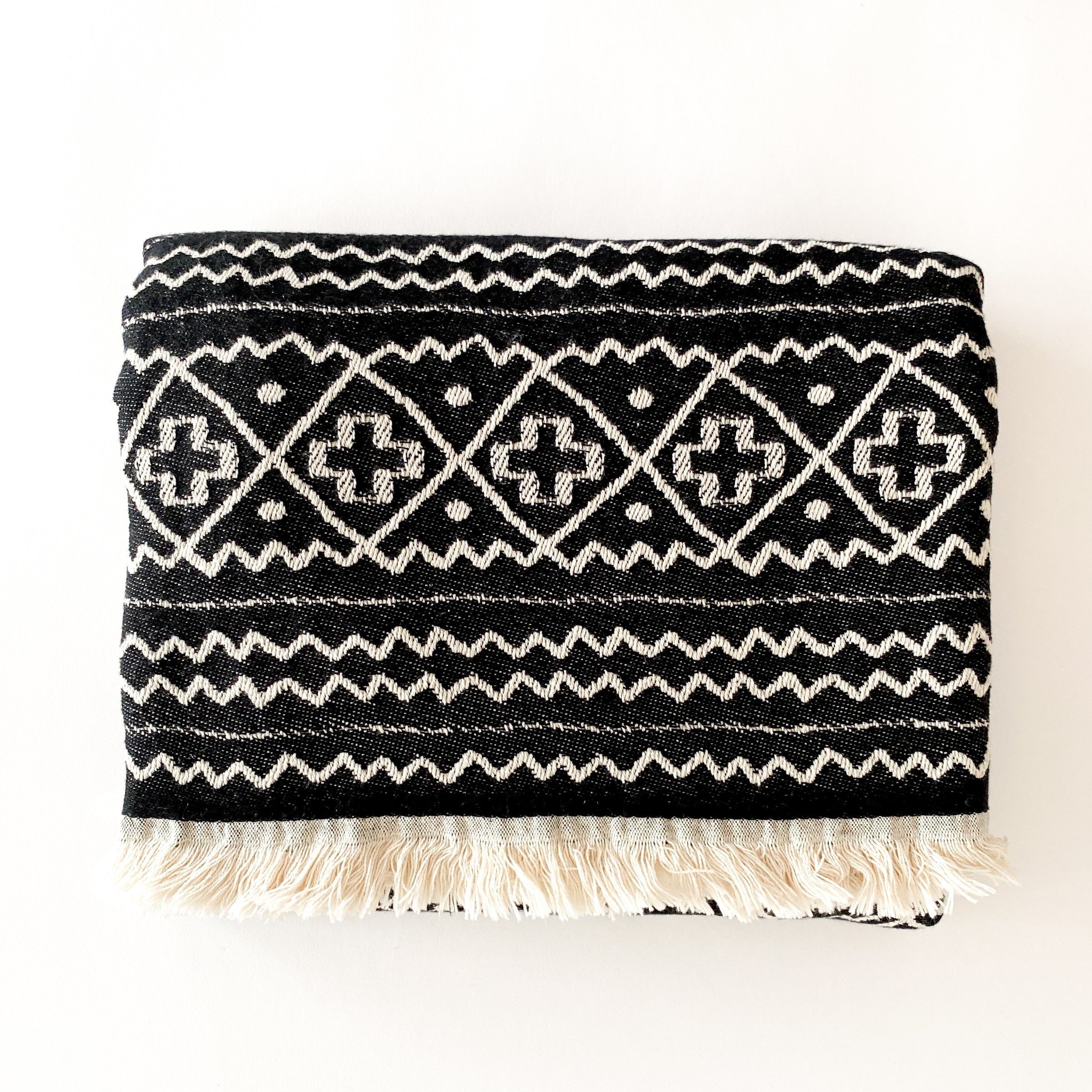 Black and white geometric throw online blanket