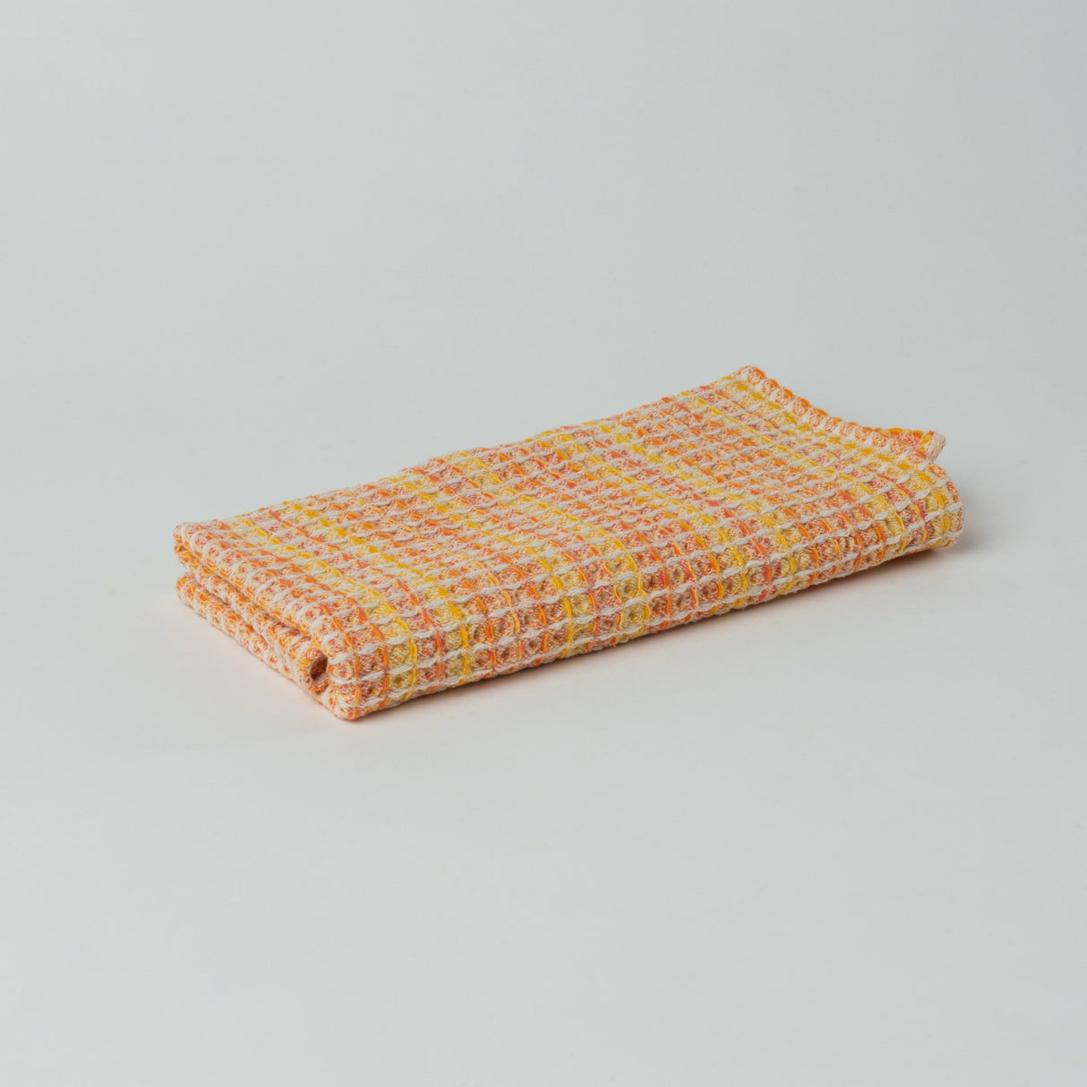 https://www.theloomia.com/cdn/shop/products/waffle_weave_hand_and_kitchen_towel4.jpg?v=1666901952&width=1214